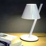 lampe poser la petite artemide noir