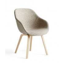 FAUTEUIL AAC 123, Pieds en chêne vernis naturel, 4 coloris, de HAY