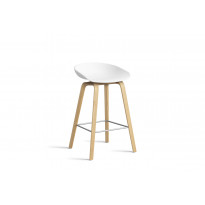 Tabouret AAS32 LOW de Hay, H.64, Pieds en chêne vernis naturel, Repose-pieds inox, White 2.0