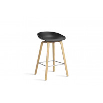 Tabouret AAS32 LOW de Hay, H.64, Pieds en chêne vernis naturel, Repose-pieds inox, Black 2.0