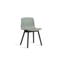 Chaise AAC12 de Hay, Piétement en chêne teinté noir, Fall green 2.0
