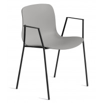 CHAISE AAC18, Piétement en aluminium teinté noir, Concrete grey 2.0 de HAY