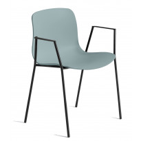 CHAISE AAC18, Piétement en aluminium teinté noir, Dusty blue 2.0 de HAY