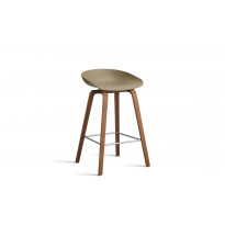Tabouret AAS32 LOW de Hay, H.64, Pieds en noyer vernis naturel, Repose-pieds inox, Clay 2.0