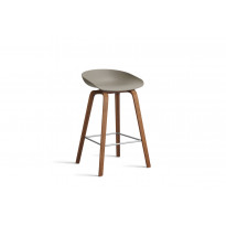 Tabouret AAS32 LOW de Hay, H.64, Pied en noyer vernis naturel, Repose-pied inox, Khaki 2.0