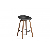 Tabouret AAS32 LOW de Hay, H.64, Pieds en noyer vernis naturel, Repose-pieds noir, Black 2.0