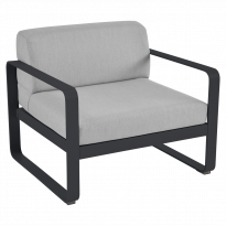 FAUTEUIL BELLEVIE, Coussin gris flanelle, Carbone de FERMOB
