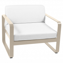 FAUTEUIL BELLEVIE, Coussin blanc grisé, Muscade de FERMOB