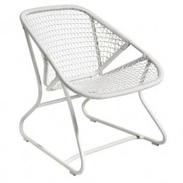 FAUTEUIL BAS SIXTIES, Blanc de FERMOB