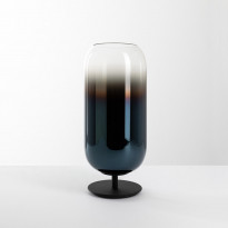 Lampe à poser GOPLE de Artemide, Corps noir, Diffuseur bleu saphir