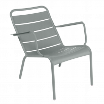 Fauteuil bas LUXEMBOURG de Fermob, Gris lapilli