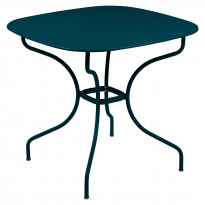 Table carronde OPÉRA + de Fermob, 82 x 82 cm, 23 coloris