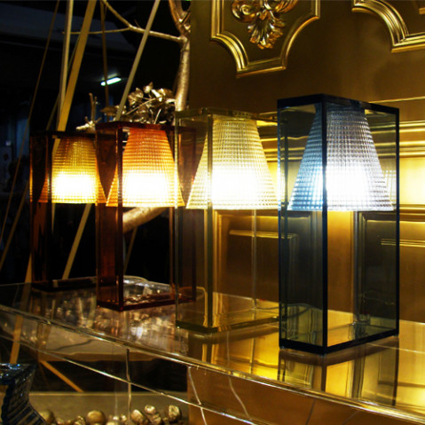 lampe poser light air sculptee kartell cristal