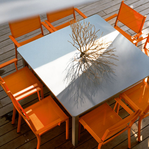 table carree craft fermob muscade