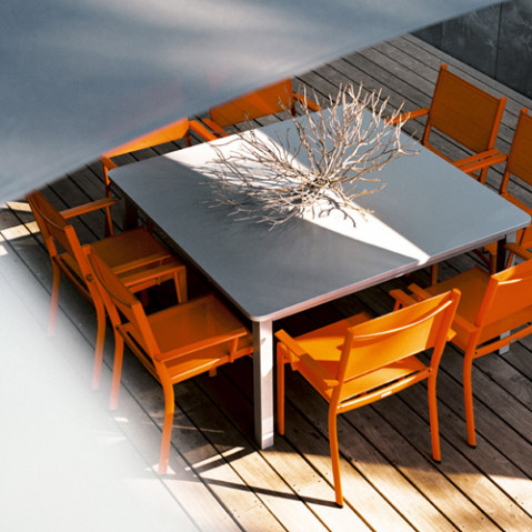 table carree craft fermob gris orage